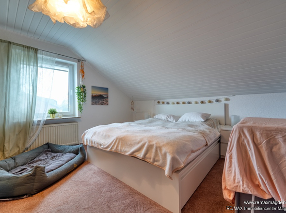 Schlafzimmer DG