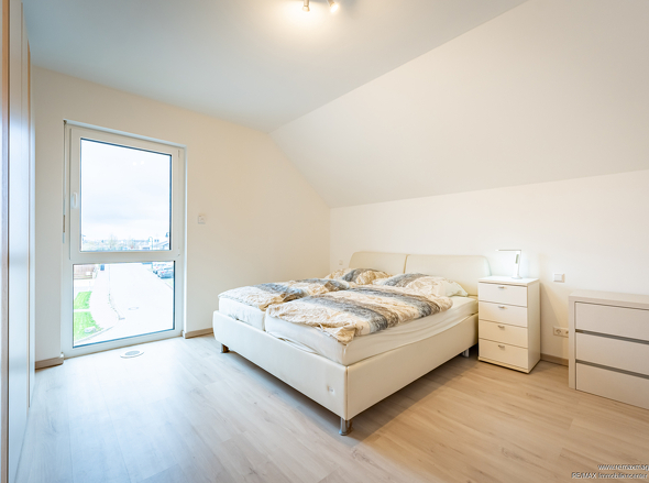 Schlafzimmer DG