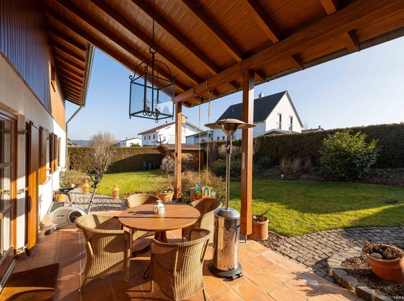 Süd-Terrasse mit Garten